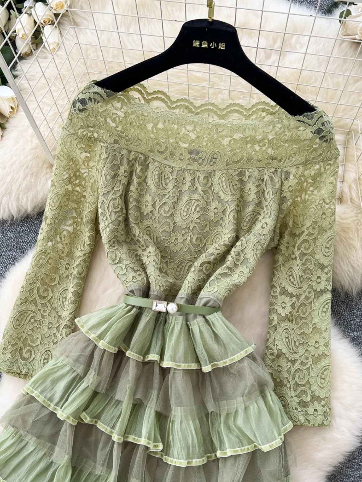 French Retro 2025 Spring New Green Patchwork Lace Elegant Party Long Sleeves Dress Women Off Shoulder Ruffles Pleated Cake Dress
