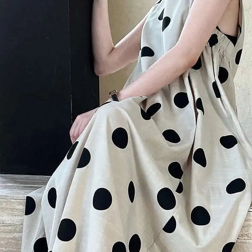 Load image into Gallery viewer, Women White Dot Printed Pleated Big Size Elegant Dress New Round Neck Sleeveless Fashion Tide Spring Summer 2025 1DJ0367
