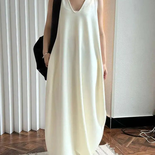 Load image into Gallery viewer, Women Black Brief Irregular Shaped Pocket Long Elegant Dress New V-Neck Sleeveless Fashion Tide Spring Autumn 2025 1DH9419
