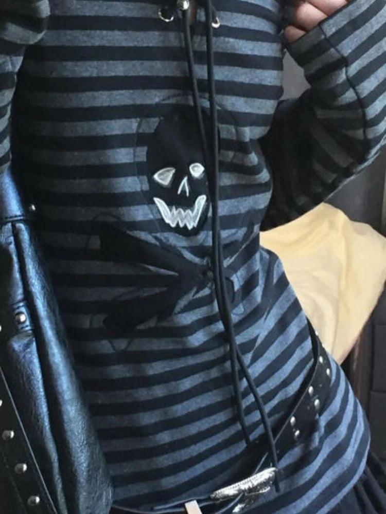 Stripe Grunge T-shirt Women Harajuku Vintage Punk Skull Print Tops Casual Y2k Aesthetic Streetwear Loose Gothic Bandage Tshirts