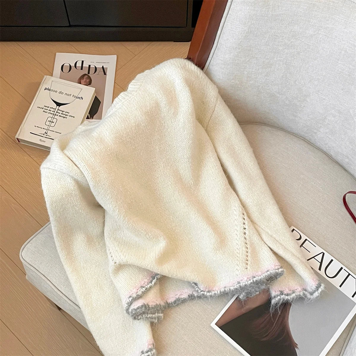 French Fashion Autumn Winter Beige Red Patchwork Elegant Short Sweater Women's 2024 New Grey Round Neck Long Sleeved Knitted Top