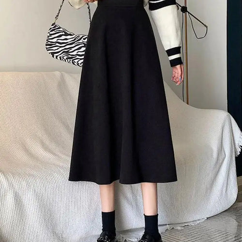 Load image into Gallery viewer, Korean Version Women's Black Temperament Vacation Woolen Long Skirt Autumn Winter Brown High Waist Pleated Skirts Fashion Simple
