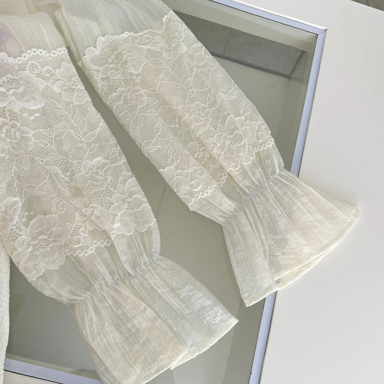 French Retro Women Beige Patchwork Lace Bow Button Slim Mini Dress Autumn Winter Long Sleeved High Waist Pleated Short Dress New