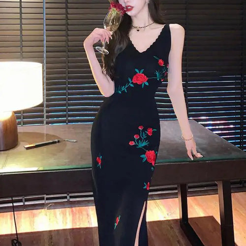Load image into Gallery viewer, Korean Women's Black Rose Flower Embroidery V-neck Slim Knitted Slip Long Dress Summer Retro Sleeveless Wrapping Hip Split Dress
