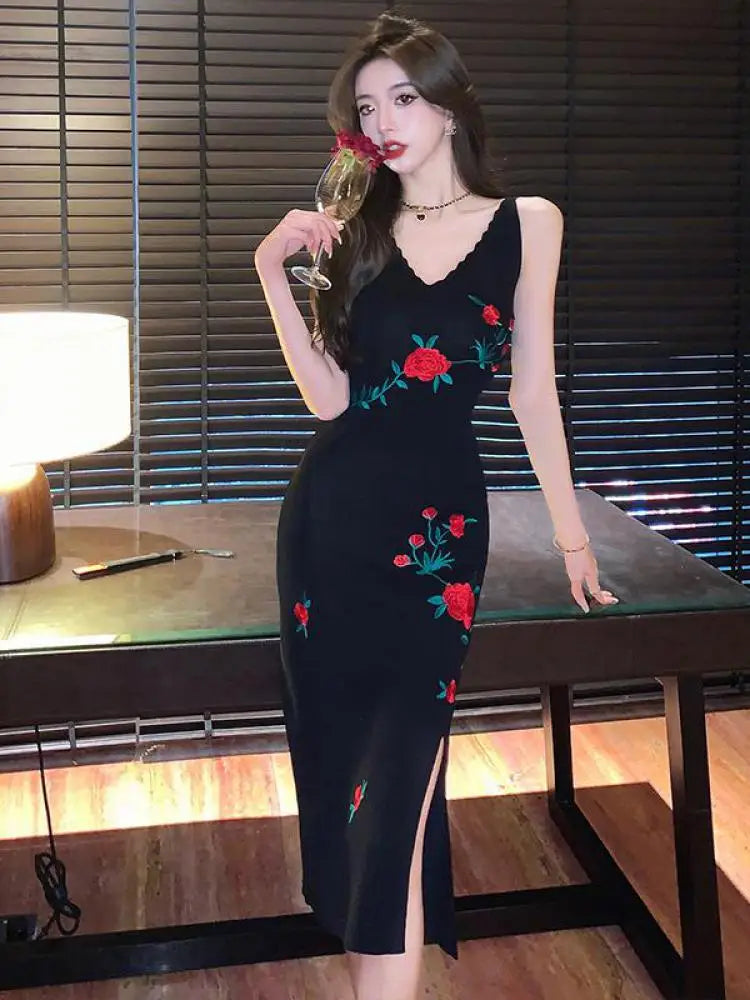 Korean Women's Black Rose Flower Embroidery V-neck Slim Knitted Slip Long Dress Summer Retro Sleeveless Wrapping Hip Split Dress