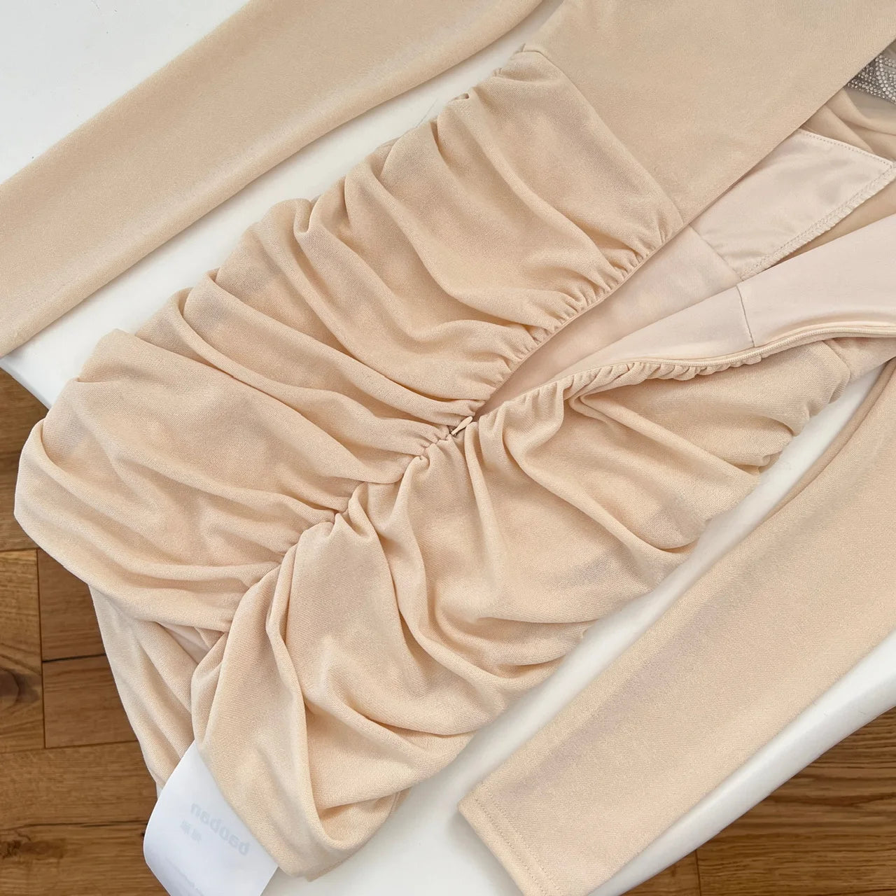 French Fashion Women's Beige V Neck Slim Long Sleeve Mini Dress 2024 Autumn New Sexy Club Wrapped Hip Pleated Short Dress Simple