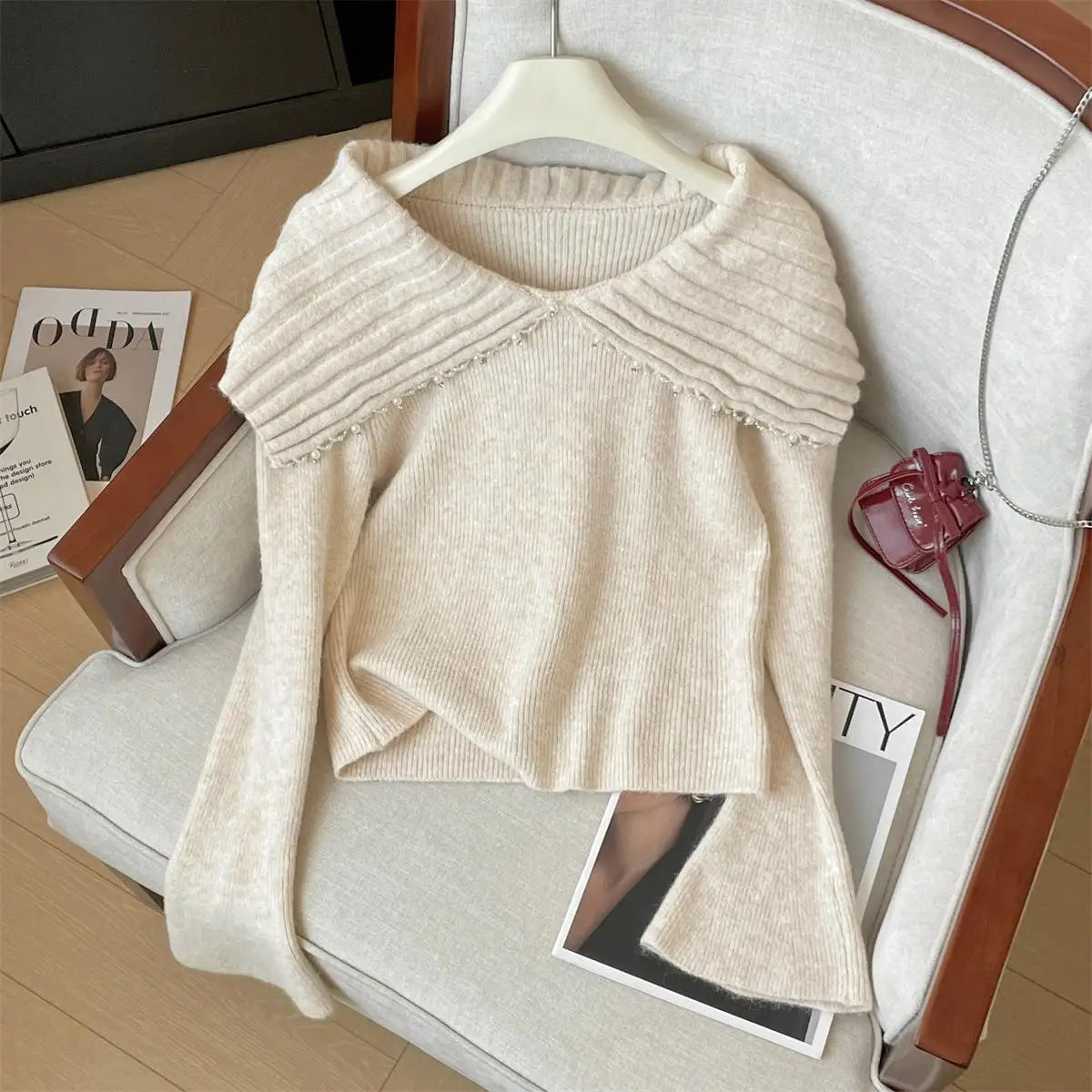 French Fashion Autumn Winter Beige Pearl Elegant Short Sweater Women's 2024 New Grey Versatile Long Sleeved Knitted Tops Popular