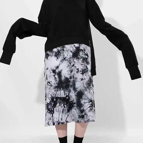 Load image into Gallery viewer, Loose Fit Black Backless Bandage Sweatshirt New Round Neck Long Sleeve Women Big Size Fashion Spring Autumn 2025 JO28401
