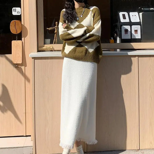 Load image into Gallery viewer, Korean Fashion Black White Tassels Elegant High Waist Long Skirt Women Khaki Slim Versatile Party Skirts 2024 New Autumn Winter
