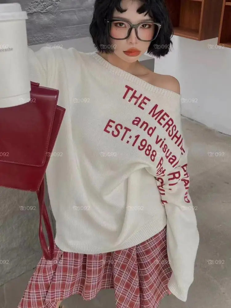 Korean Fashion Women Sloping Shoulder Letter Print Short Pullover Knitted Loose Sweater 2024 Autumn Winter Long Sleeve Tops Chic