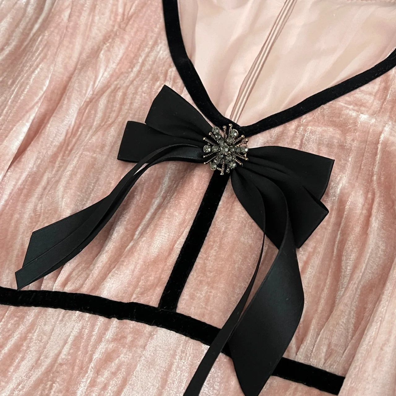 French Retro Women Pink Velvet Patchwork Slim Bow Dress Autumn Winter Long Sleeved High Waist Pleated Evening Party Dress Trendy