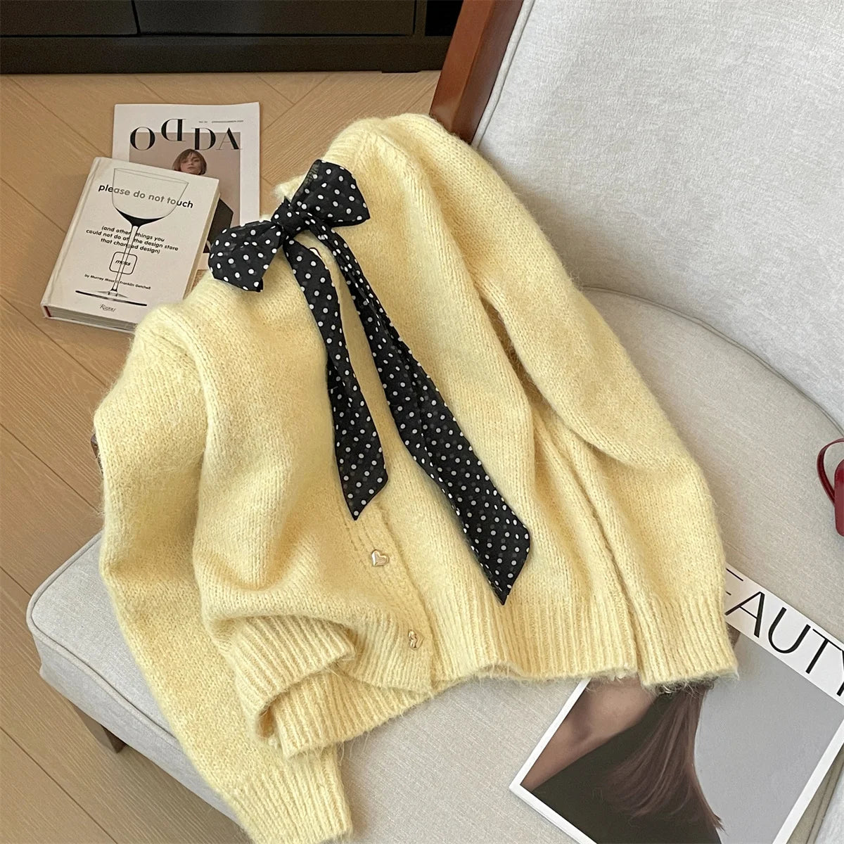 French Vintage Autumn Winter Beige Red Elegant Short Sweater Women's 2024 New Yellow Round Neck Bow Long Sleeved Knitted Tops