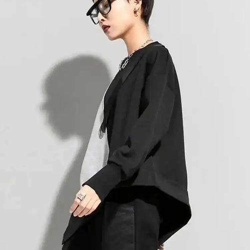 Load image into Gallery viewer, Women Gray Asymmetric Color-block Big Size Casual T-shirt New Round Neck Long Sleeve Fashion Spring Autumn 2025 1DF4759
