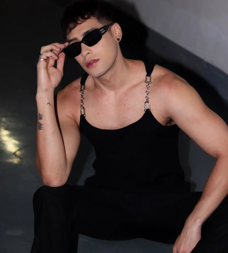 MSpring Summer En Vest New Metal Chain Design Elastic Tight Top Trendy Knitted Shoulder Male Tops Round Neck 9C5086