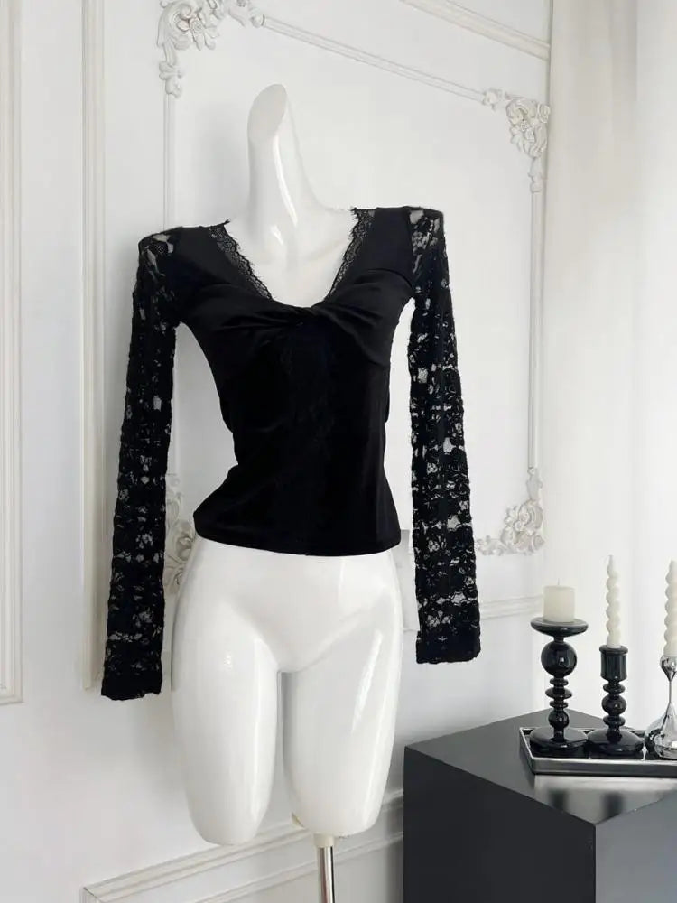 New 2024 Women's Autumn White Lace V-neck Holiday Short T Shirt Black Elegant Long Sleeve Pleated Bottom Tops Fashion Versatile