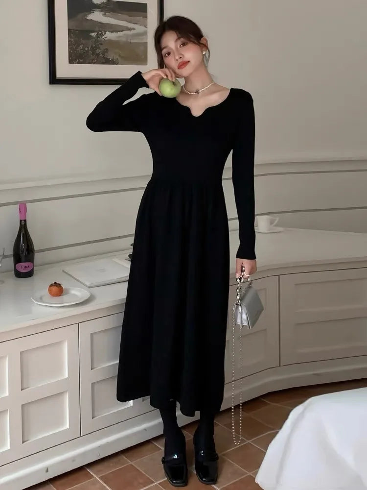 Autumn Winter Women Elegant V-neck Long Sleeve Slim Knit Pleated Dress Solid Casual A-line Sweater Long Dress 2023 French Simple