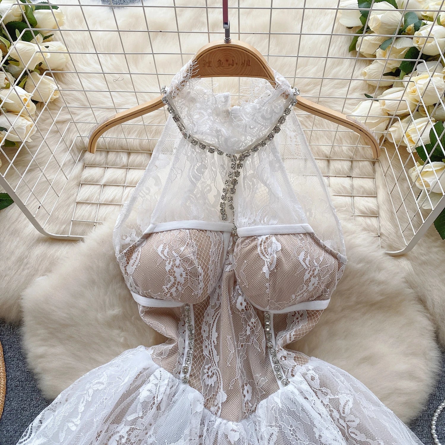 French Vintage 2023 Summer New White Sleeveless Diamond Lace Hanging Neck Short Dress Sexy Club Off Shoulder Party Mini Dresses