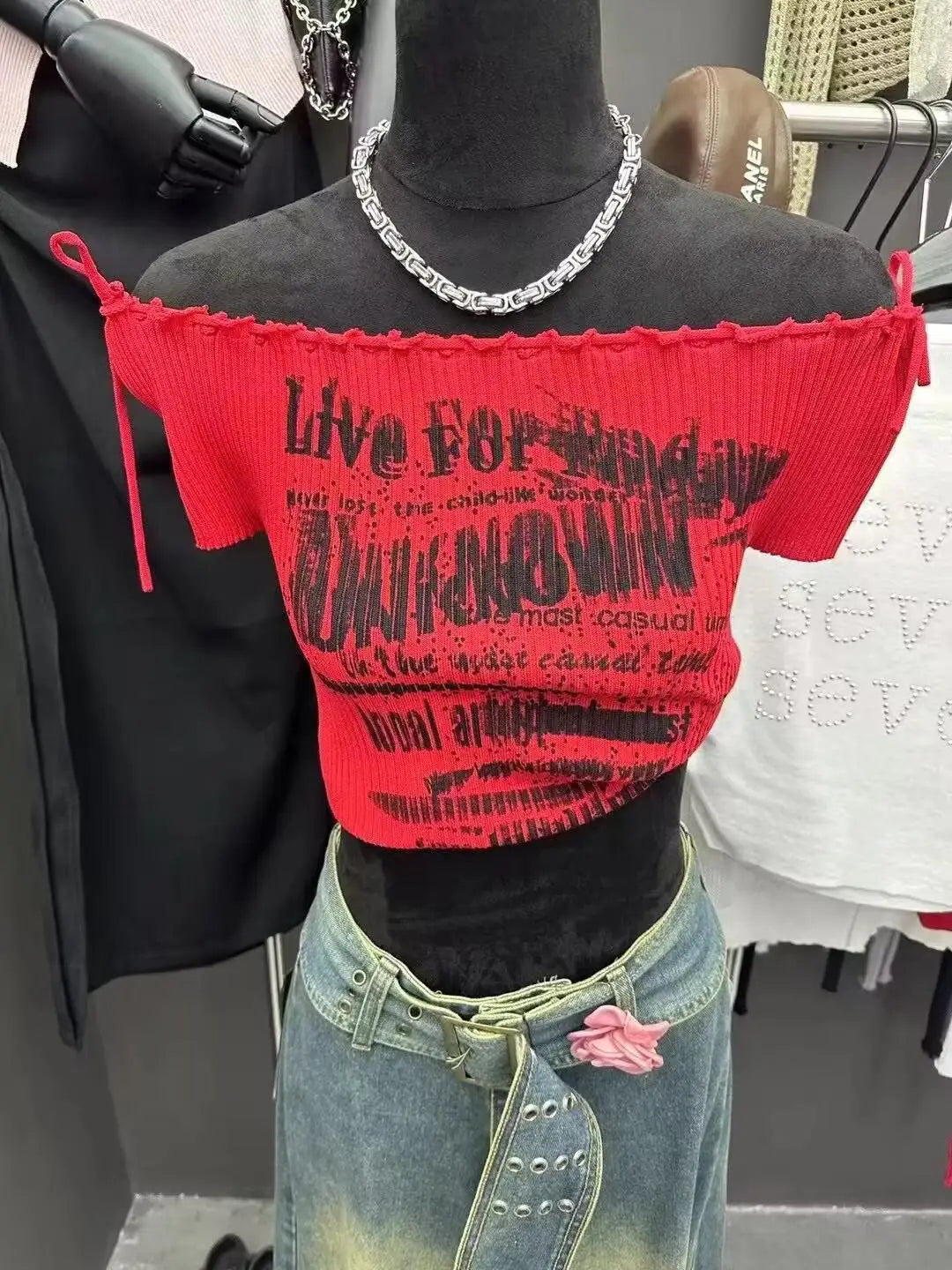 Black Letters Print Short Sleeved Knit T-shirt For Women's 2024 Summer New Red Slim Off Shoulder Lace-up Tops Trend Streetwear