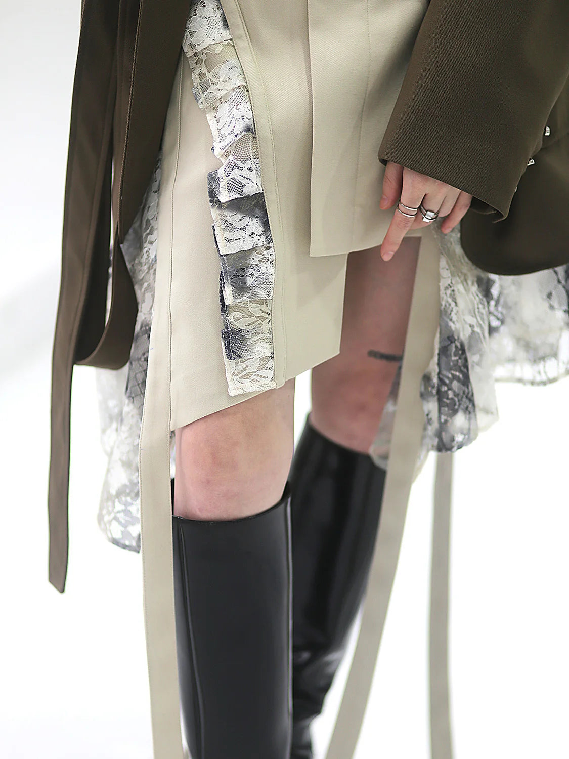 High Waist Apricot Irregular Hem Lace Ribbon Mini Half-body Skirt Women Fashion Tide New Spring Autumn 2025 1DF3018