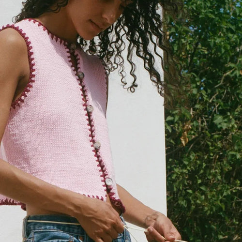 Load image into Gallery viewer, Contrast Color Knit Sweater Vest Women O Neck Single-btrasted Sleeveless Crop Tops Ladies Fashion Knitted Tops Vest
