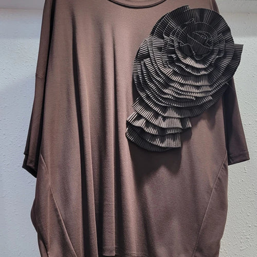 Load image into Gallery viewer, Women Rose Red Three-dimensional Flower Big Size T-shirt New Round Neck Short Sleeve Fashion Spring Summer 2025 1DH9985
