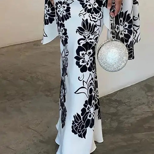 Load image into Gallery viewer, Fashion Muslim Abaya Tops Skirts Loose Two Piece Set  Autumn Spring Flower Print Women’s Muslim Outfits Set 2025 New
