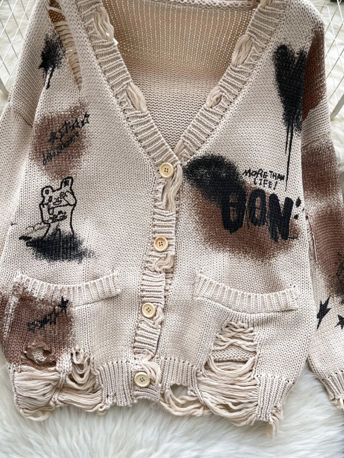 Autumn Winter Women Beige Graffiti Print Loose Long Sleeve Fashion Cardigan Knitted Sweaters Korean Casual Button Hole Tops Chic