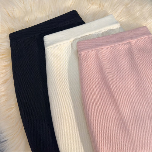 Load image into Gallery viewer, Korean Version Black Beige Tassel Elegant Knit Pleated Long Skirt Women Autumn Winter Pink High Waist Wrap Hip Fishtail Skirts

