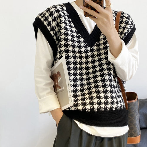 Load image into Gallery viewer, Vintage Women Plaid Sweater Vest Casual V Neck  Houndstooth Loose Thick Female Knitted Sweater Korean Elegant Tops
