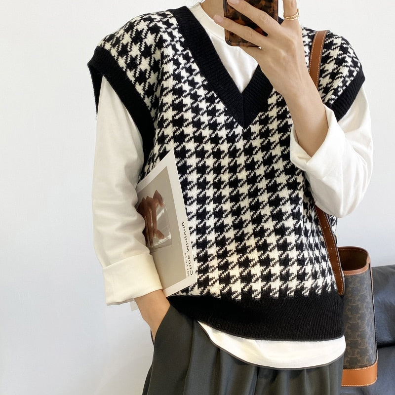 Vintage Women Plaid Sweater Vest Casual V Neck  Houndstooth Loose Thick Female Knitted Sweater Korean Elegant Tops