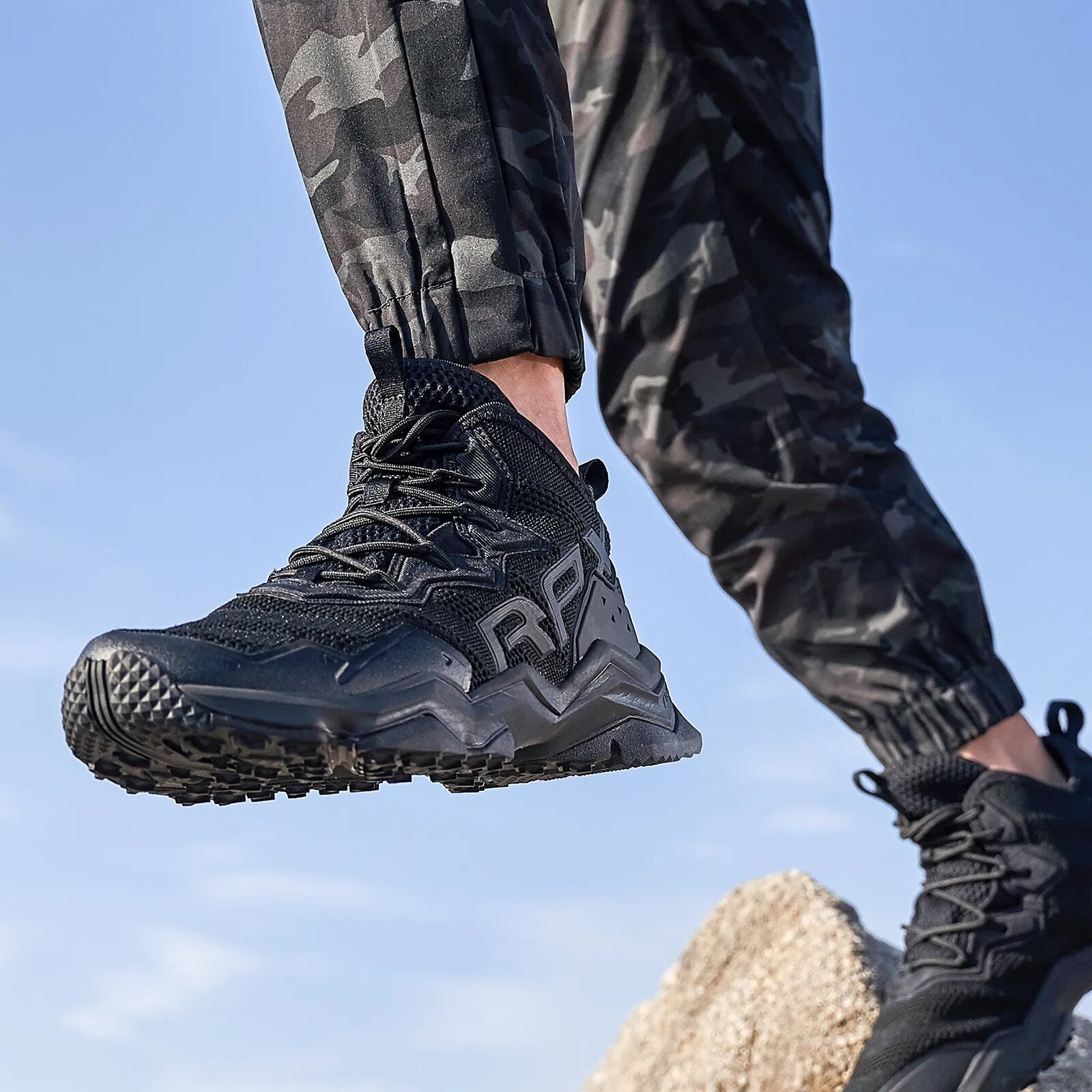 Men Hiking Shoes Outdoor Breathable Sports Sneakers Lightweight Mountain Trekking Footwear Spring Summer