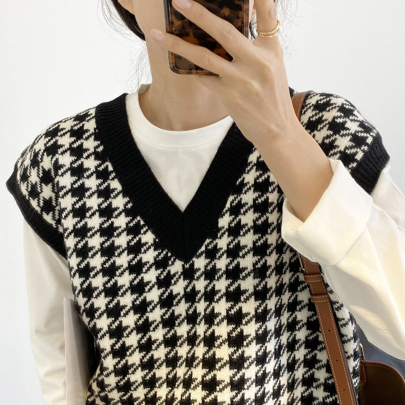 Vintage Women Plaid Sweater Vest Casual V Neck  Houndstooth Loose Thick Female Knitted Sweater Korean Elegant Tops