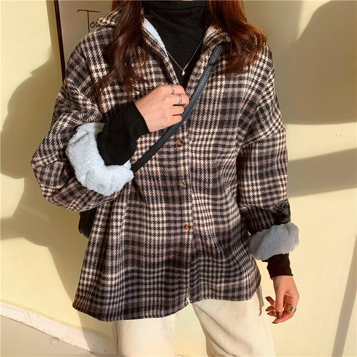 Load image into Gallery viewer, Warm Women Plaid Shirt Winter Thick Velvet Lining Loose Long Sleeve Ladies Blouse Turn Down Collar Vintage Blusas
