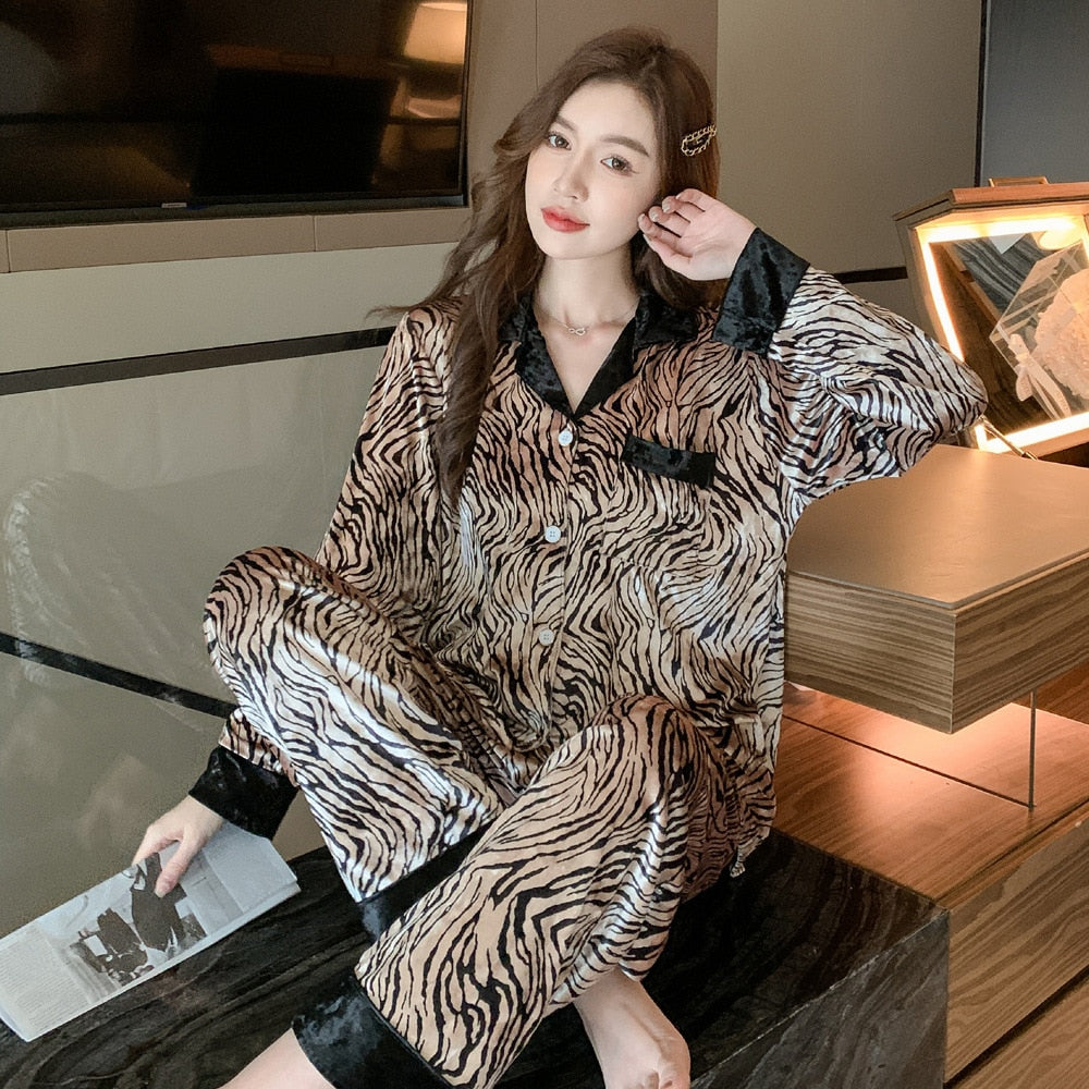 Women's Pajamas Set Velvet Luxury Tiger Stripes Print Sleepwear Casual Homewear V Neck Nightwear Pyjama Femme Petite