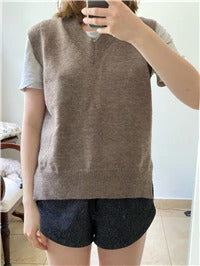 Load image into Gallery viewer, V neck Girls Pullover vest Autumn Winter short Knitted Sleeveless Warm Sweater
